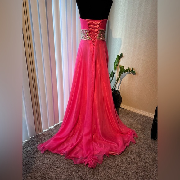 Slightly Used and Dried Clean. Karishma Creations. Size 4 - Picture 5 of 5